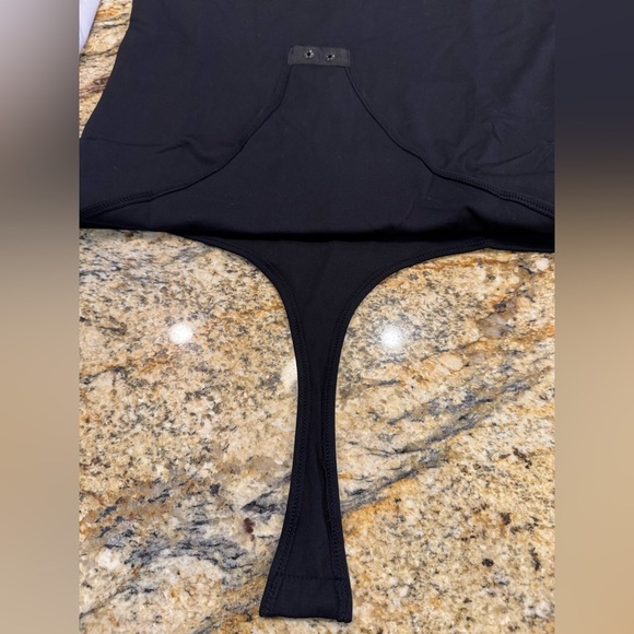 Butsmooth Sexy DeepV and D-Back Bodysuit Size Large - Picture 3 of 5